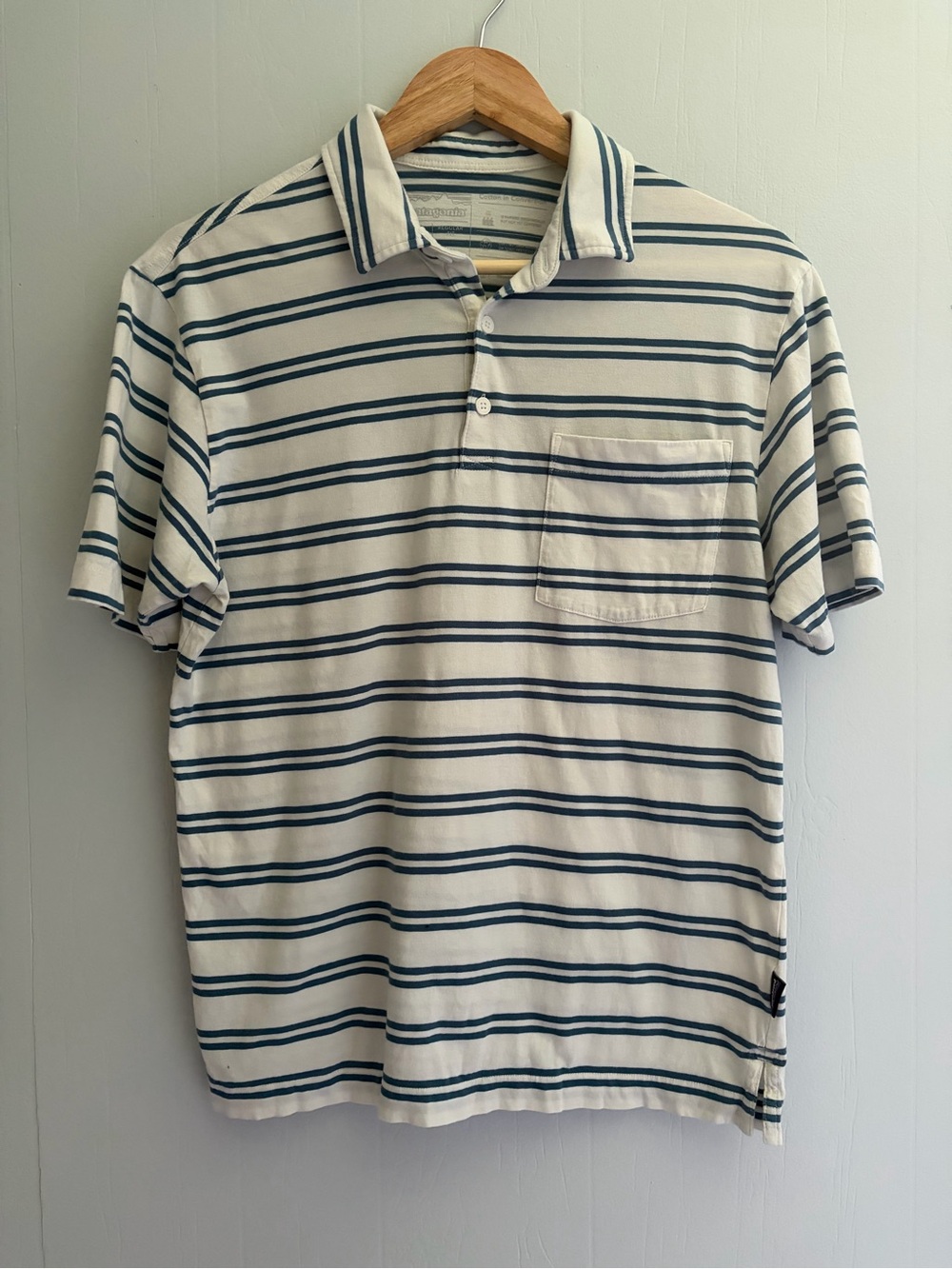 Patagonia Men’s Small Striped Organic Cotton Polo Shirt Cream Blue Pocket